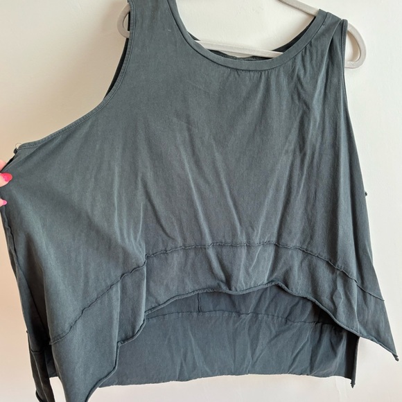 🫒 PLUS Crop Tank 🫒 - Picture 3 of 6